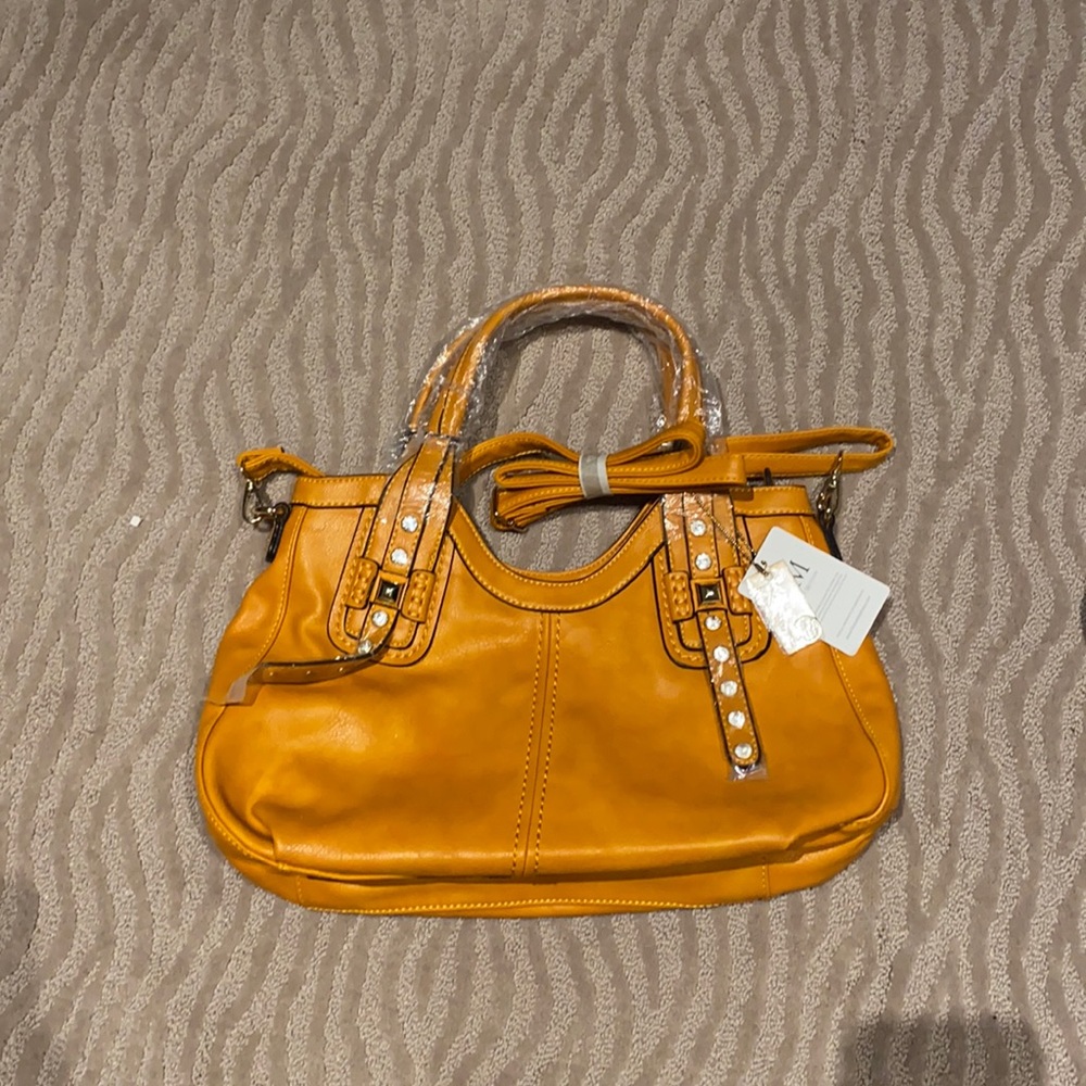 NEW ROBERT MATTHEW BAG. TAGS